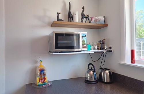 Johnsonville House | Comfy & Sunny home in Wellington