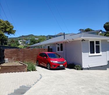 Johnsonville House | Comfy & Sunny home in Wellington-3 Heat Pumps