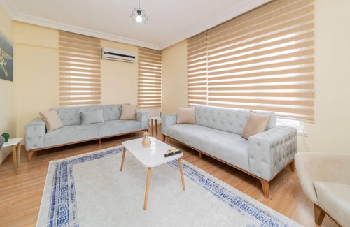 Altnkum Mahallesi Apartment | Commodious Flat Near Seaside in Antalya Konyaalti