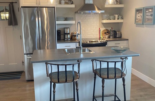 Comox House | Comox Harbour Carriage House