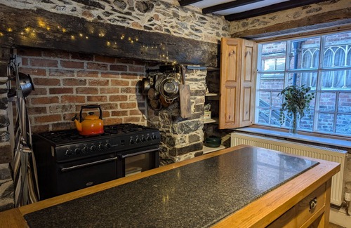 Llanfyllin Cottage | COMPTON HOUSE, pet friendly, character holiday cottage in Llanfyllin