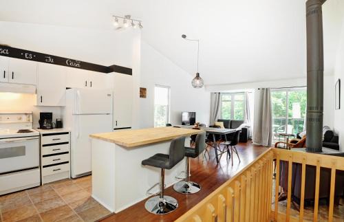 Stoneham Apartment | Condo 49 Chemin de la Corniche by Les Chalets Alpins