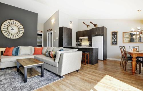 Stoneham Apartment | Condo 58 Chemin de la Corniche by Les Chalets Alpins