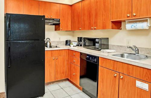 Florida Central Atlantic Coast Apartment | Condo Close to Universal Studios with Pool & Hot Tub