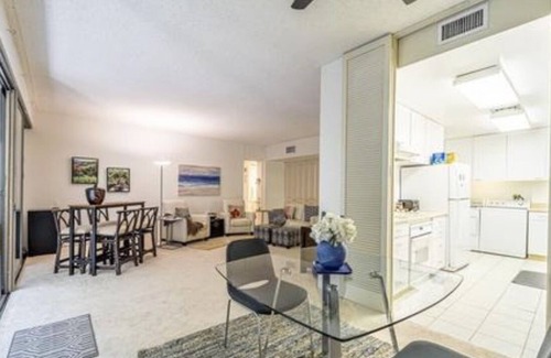 Kuliouou - Kalani Iki Condo | Condo on the Beach (Kahala) 1 bedroom "March & April" *Special Rates*