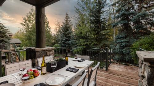 Park Meadows House | Conifer by AvantStay Secluded Cabin Amongst the Trees w Hot Tub