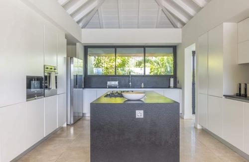 Quartier du Roi Villa | Contemporary 7 BDRM Villa w Bay Views
