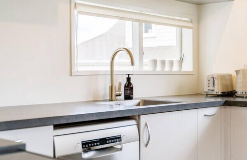 Dunedin House | Contemporary Duplex in Roslyn