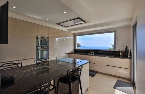 Cavalaire-sur-Mer Villa | Contemporary villa with panoramic sea view