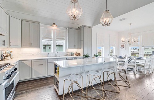 Cinnamon Shore House | Contemporary Home@Cinnamon Shore w/Private Dune Crossovers, Pools+More!