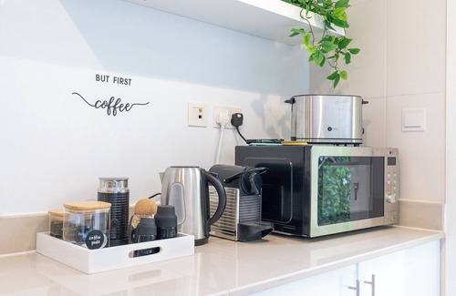 Bab Al Bahr Apartment | Contemporary Living by The Sea 2BD New Listing