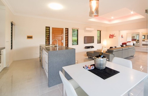 Palm Grove Resort | Contemporary Luxury with stunning views and spa