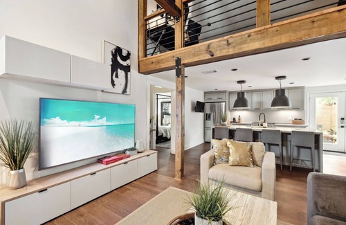 Gentilly Terrace Apartment | Contemporary Retreat in Historic Gentilly – Stylish, Smart & Centrally Located