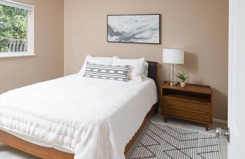 Turnagain House | Contemporary Turnagain Townhome