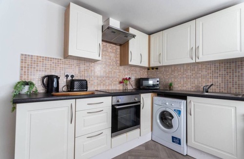Bristol Apartment | Contractor*Long Stays Discounts*Parking