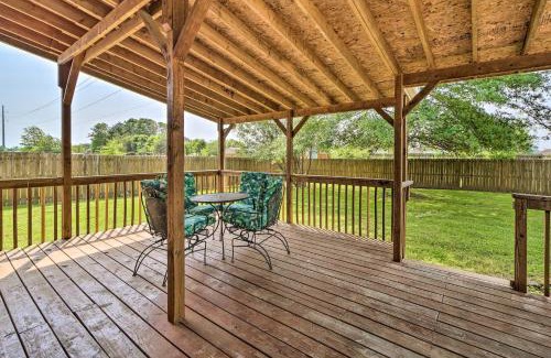 Centerton House | Convenient Centerton Retreat with Deck and Yard!
