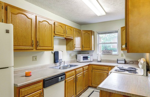Dayton Condo | Convenient Dayton Condo w/Grill: 4 Mi to Downtown