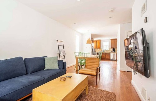 Wilmington House | Convenient home in Little Italy w/off street PK