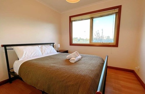 Lauderdale House | Convenient Retreat just 10 Minutes from Airport