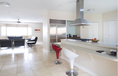 'Aina Haina House | Convenient to Waikiki Large 3000 sqft 4br 2ba house in East Honolulu