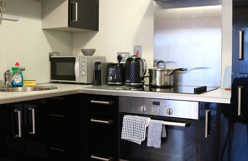 Sutton Cross Apartment | Conveniently located, 2 bedroom modern apartment