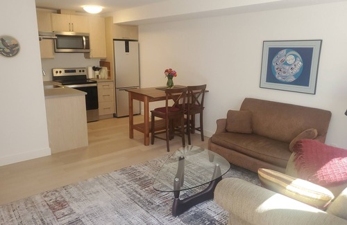 Duncan Apartment | Conveniently located guest suite in the heart of the Cowichan Valley.