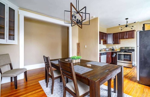 Victorian Village House | Convention - Parking Free - King Bed - Short North