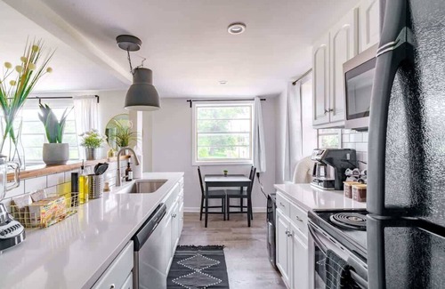 Victorian Village House | Convention- Short North - 2BR - Private Parking