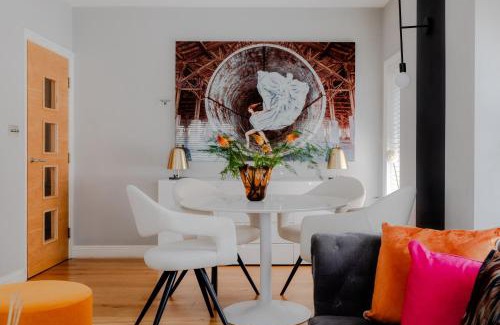 Bloomsbury Apartment | Cool Covent Garden Theatre Design Hub for Families Friends Couples