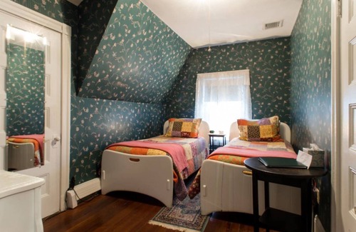 Coolidge Corner South Side House | Coolidge Corner Guest House