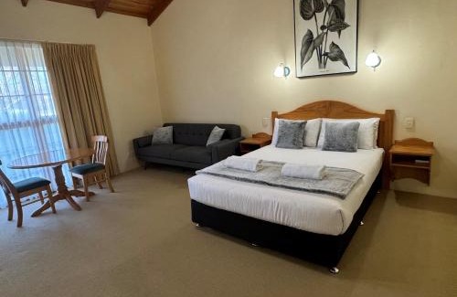 Comaum Hotel | Coonawarra Place Motor Inn