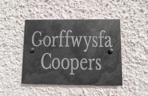 Dolwyddelan House | Cooper's Rest Gorffwysfa Coopers