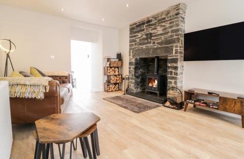 Dolwyddelan House | Cooper's Rest Gorffwysfa Coopers