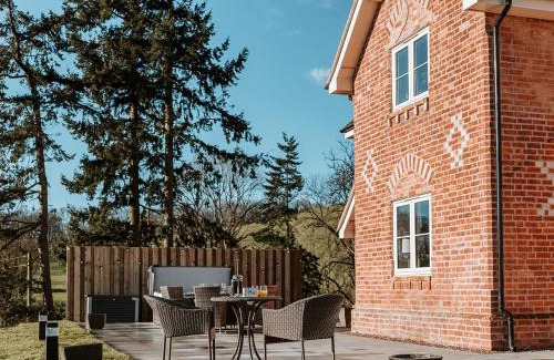 Guilsfield House | Copper Beech Cottage