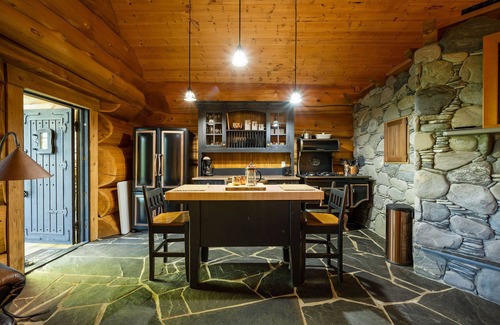 Ucluelet Cabin | Copper Cabin- Hot Tub, Luxury, Romantic