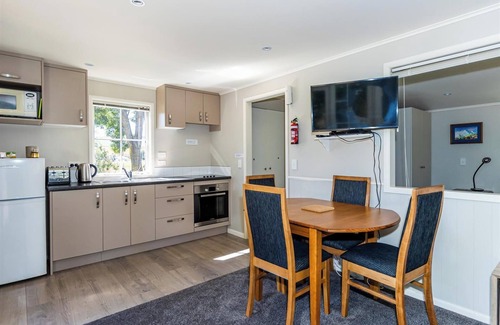 Fairlie Cottage | Copper John, close to the Ski Fields here in the McKenzie. Quiet and private.