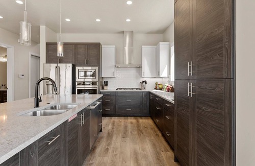 Washington House | Coral Rock Vista: Private Pool + Hot Tub + Fall Break Availability!