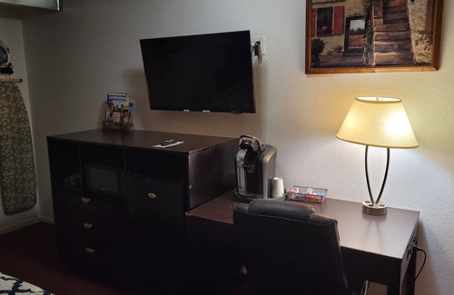 Hutchinson Hotel | Coratel Inn & Suites by Jasper Hutchinson