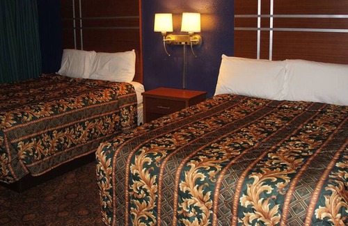 Waite Park House | Coratel Waite Park - Comfort 2 Queen Bed NS