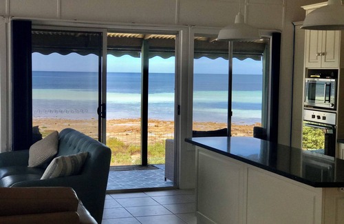 Minlacowie House | Cordelia and the Gull. Perfect, right on the beach, no road between you and sea.