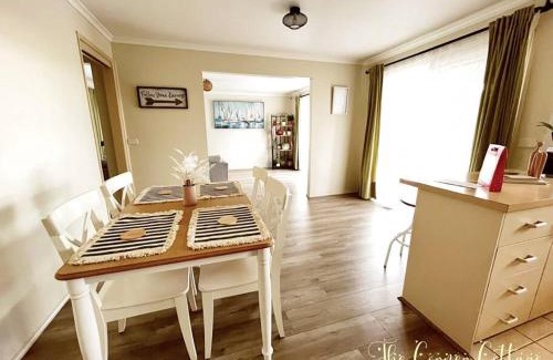 Dandenong North House | Corner Cottage