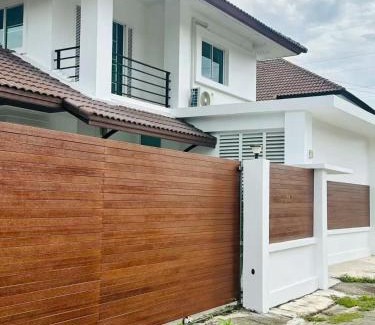 San Sai House | CORNER Home