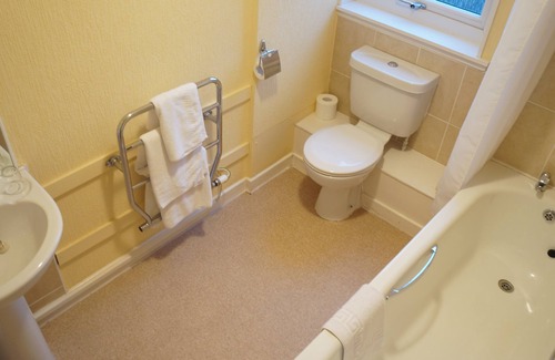 Annan Hotel | Corner House Hotel