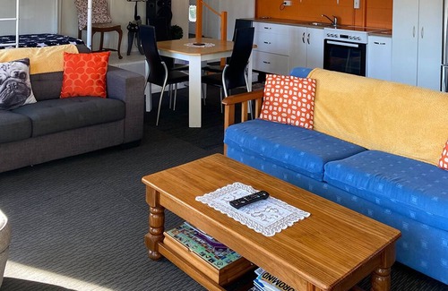 Coromandel House | Corotime ~ Kid Friendly ~ Pet Friendly ~ Boat Parking