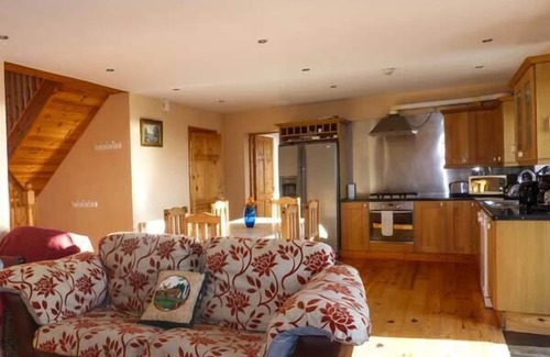 Derreennatra Cottage | CORR AN DROMA, pet friendly, with open fire in Schull, County Cork