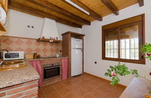 Mondron Cottage | Cortijocabrill Located between the beach and the mountain. Ideal for families and groups