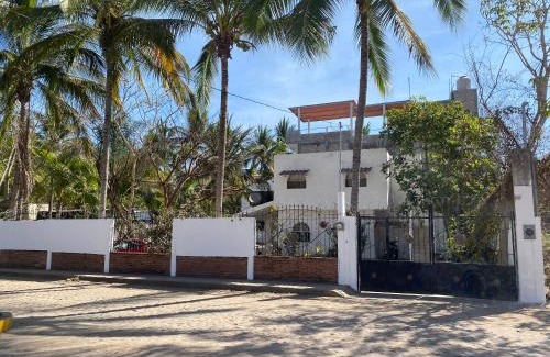 Los Ayala House | Costa Ayala - Bungalow 3 con 1 cama KS y 3 sofas