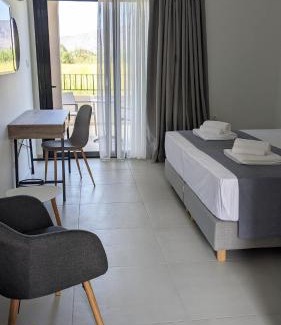 Xiromero Hotel | Costa Ionica · Mytikas Seaside Hotel