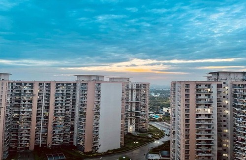 Sector 70 Apartment | Cosy 1 Bedroom in a 3 BHK Apartment in the Heart of NOIDA!