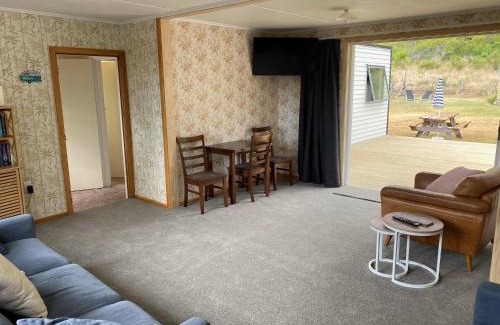 Omarama House | Cosy 1960's Kiwi Holiday House